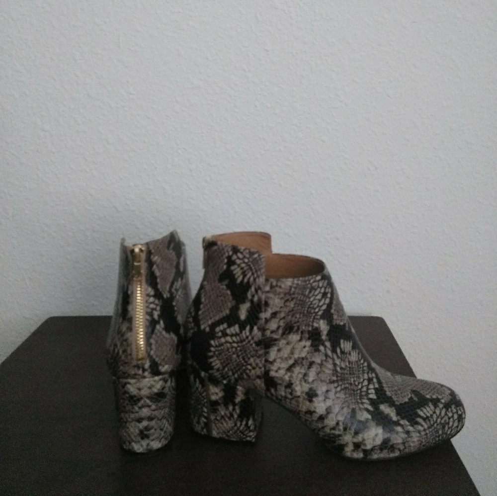 Boot - Picture 5 of 6